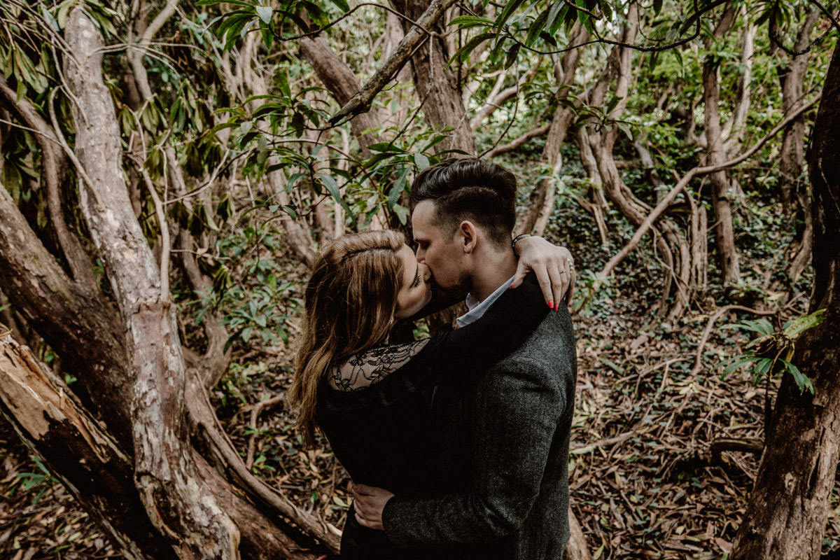 Alexander_and_Eve_woodland_engagement_session